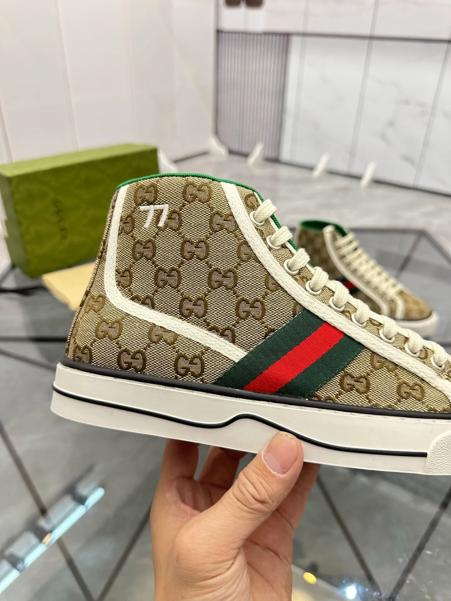 Men's shoes: 💰P420¥ Product trademark: Gucci* "Gucci*" high-top casual shoes Regular size: 38-44 (can be customized to 45.46.) Product materials: Original material from the upper counter, breathable lining, original outsole. Number: 661